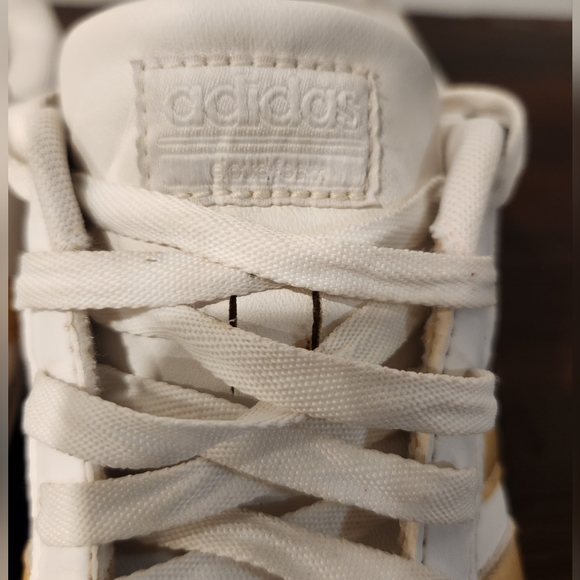 Addidas Neo White Leather and Gold Stripes with Cloud Foam Memory Sole - Picture 6 of 10